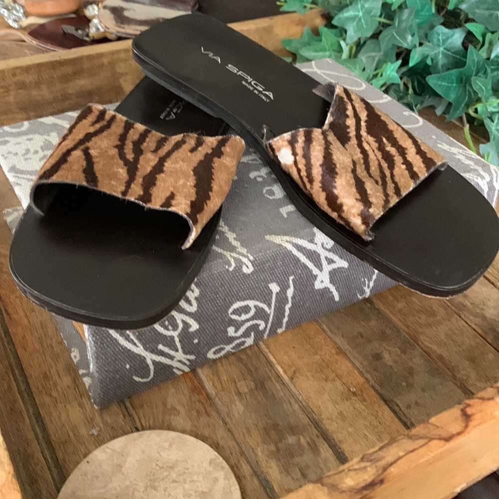 Via Spiga size8 faux fur on strap .